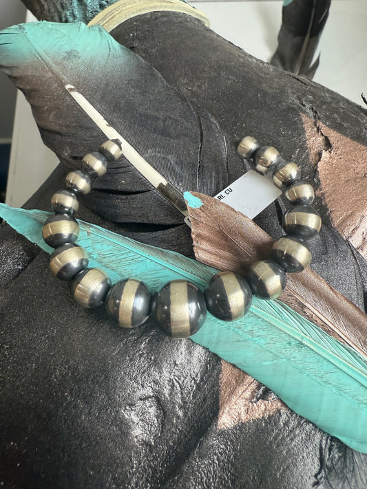 Graduated Pearl Cuff